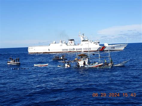 PCG: China lends hand as PH fishing boat malfunctions off Bajo .